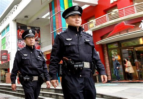 are you allowed to film cops in china